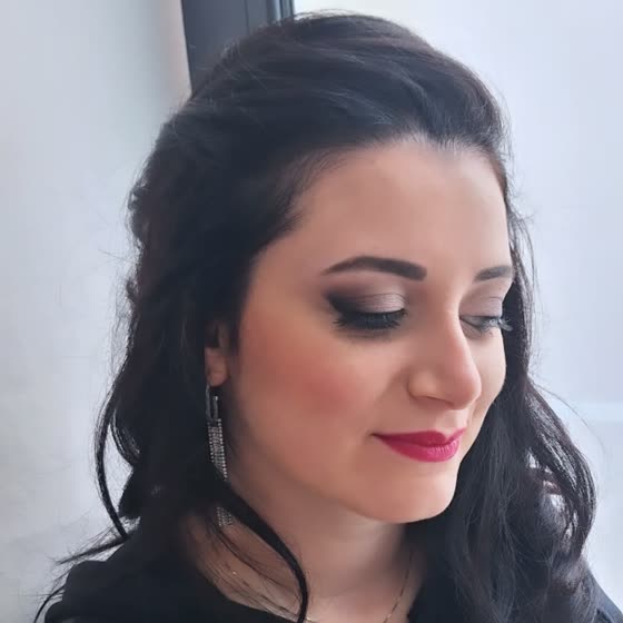 Trucco occhi e labbra realizzato nel centro
